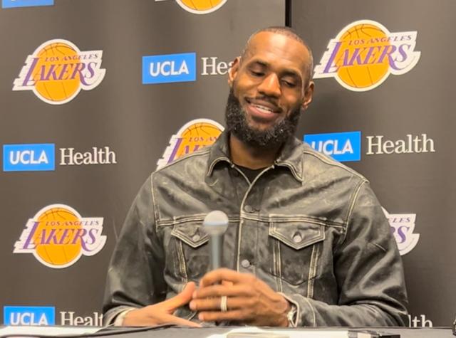 九游娱乐app-【现场】老詹生日夜送自己大礼：我找回了年少的感觉